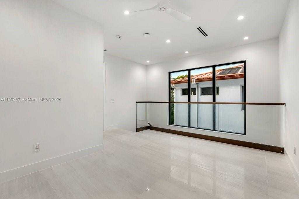 Small Image of 1215 NORTH EAST 11TH AVE #B, Fort Lauderdale Number 24