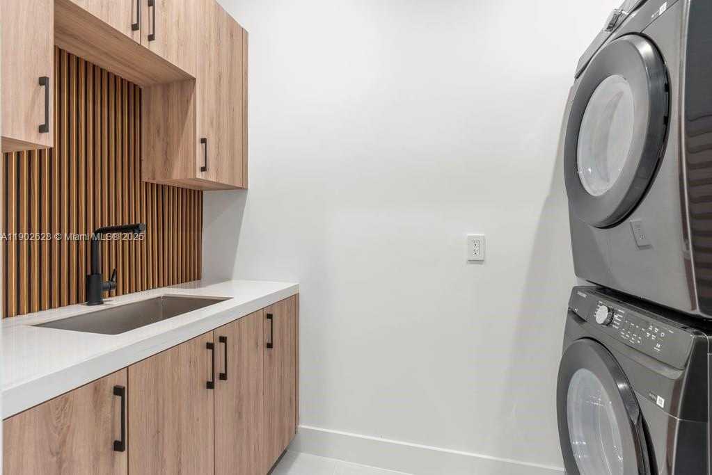 Small Image of 1215 NORTH EAST 11TH AVE #B, Fort Lauderdale Number 31