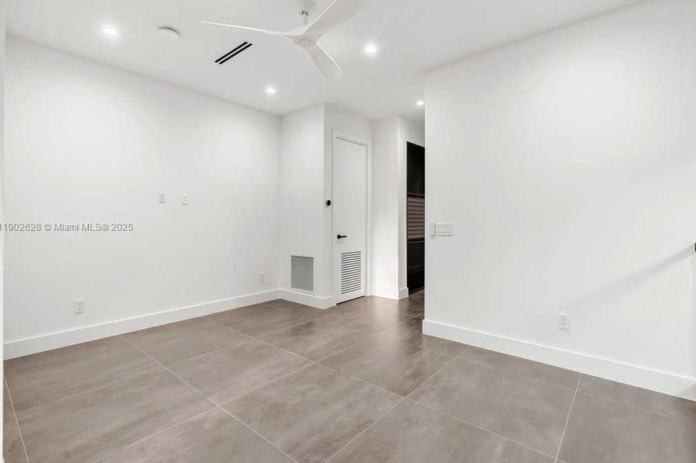 Small Image of 1215 NORTH EAST 11TH AVE #B, Fort Lauderdale Number 45