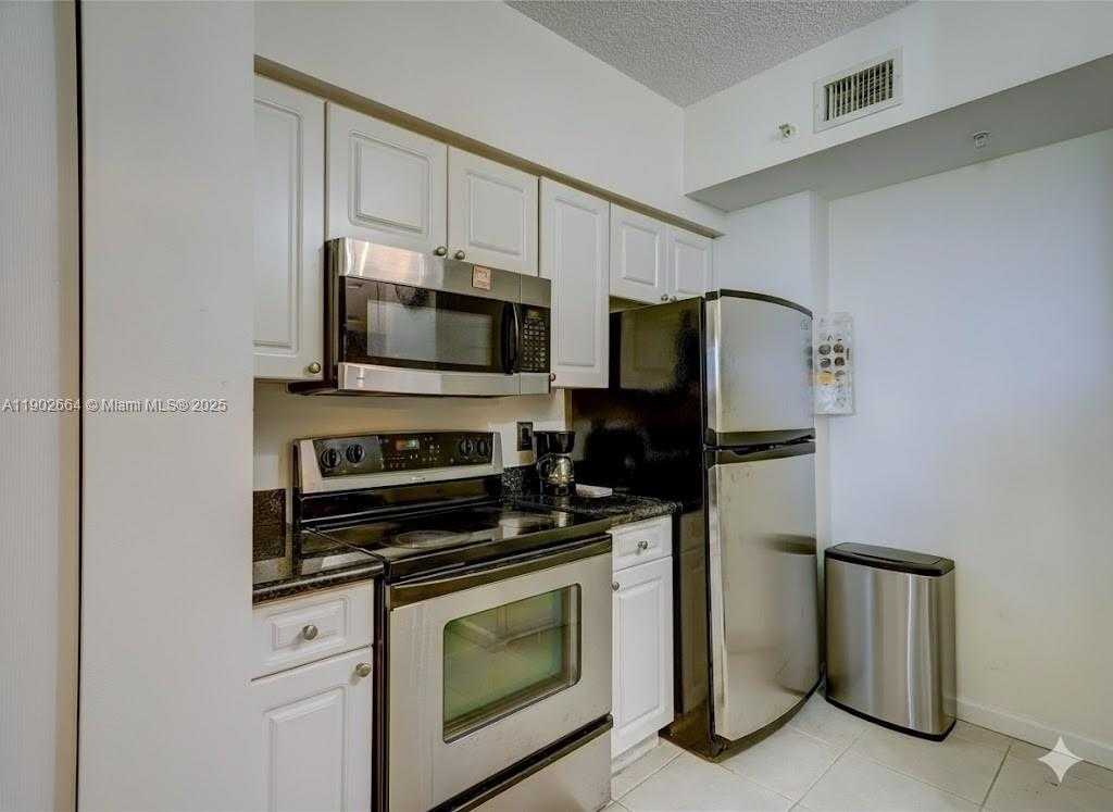 Small Image of 17100 NORTH BAY RD #1415, Sunny Isles Beach Number 2