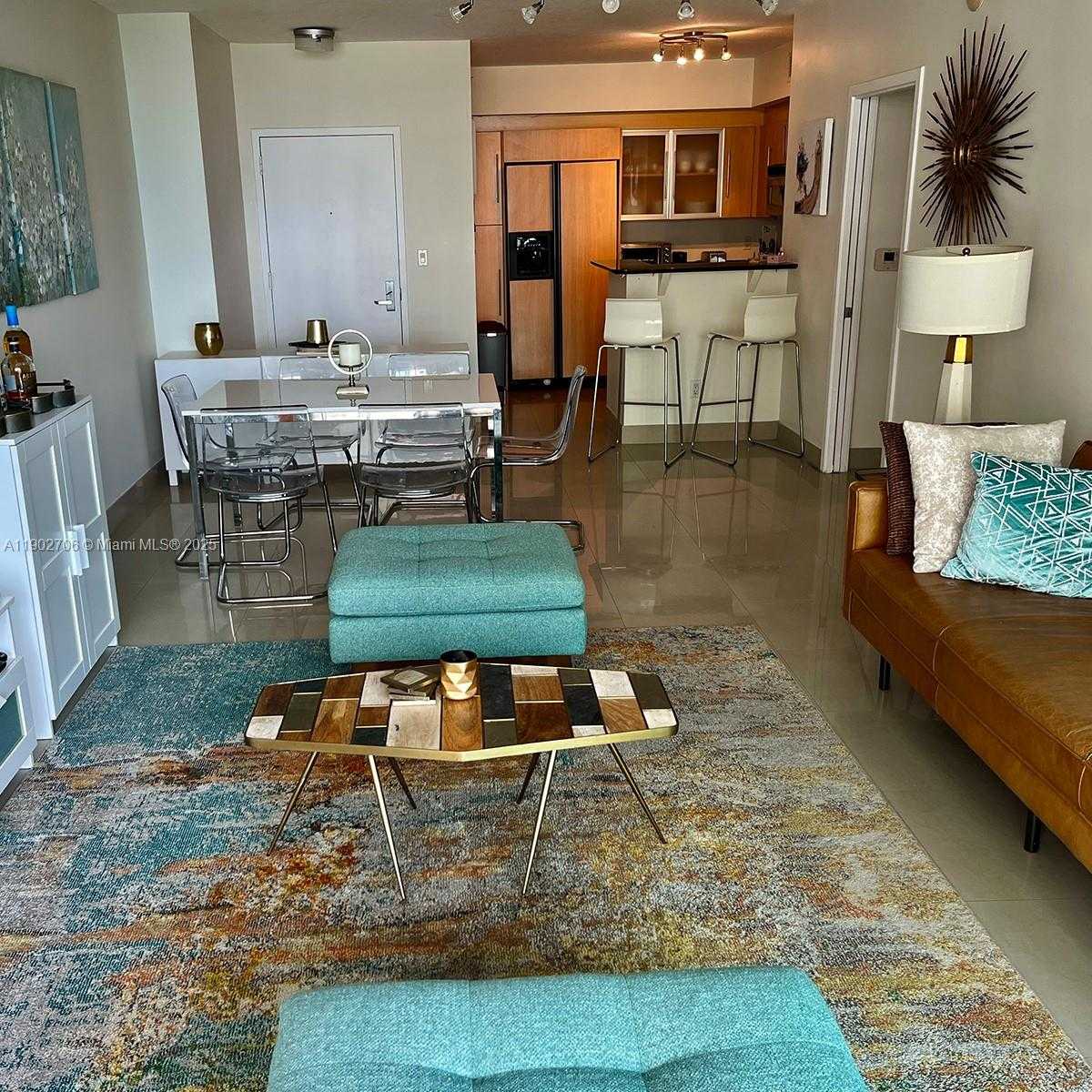 Small Image of 335 Biscayne Blvd, Miami, FL 33132, USA Number 10