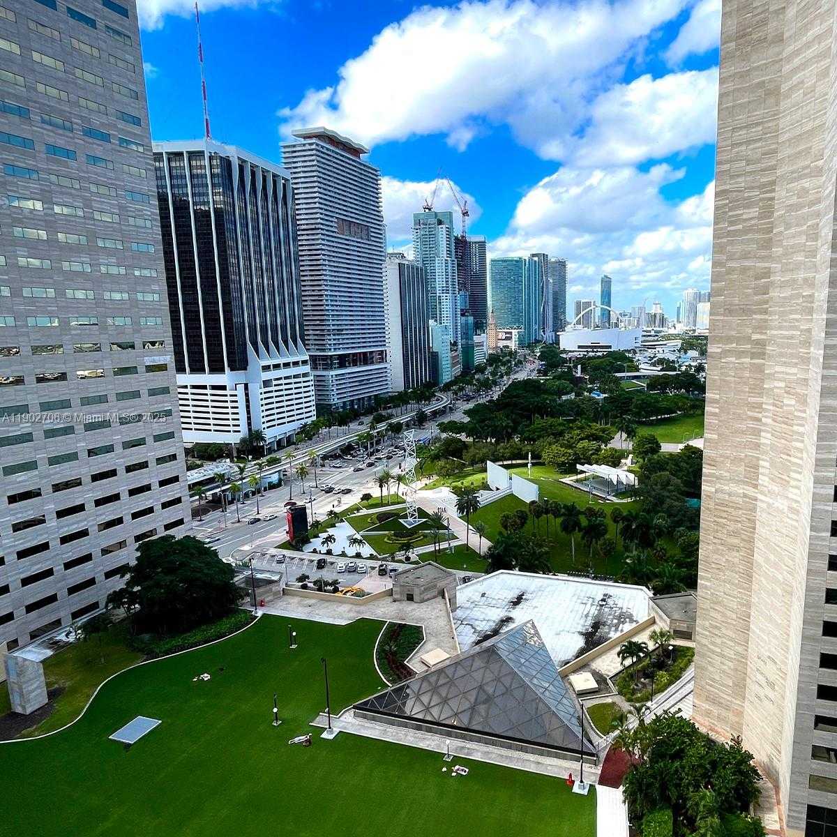 Small Image of 335 Biscayne Blvd, Miami, FL 33132, USA Number 14