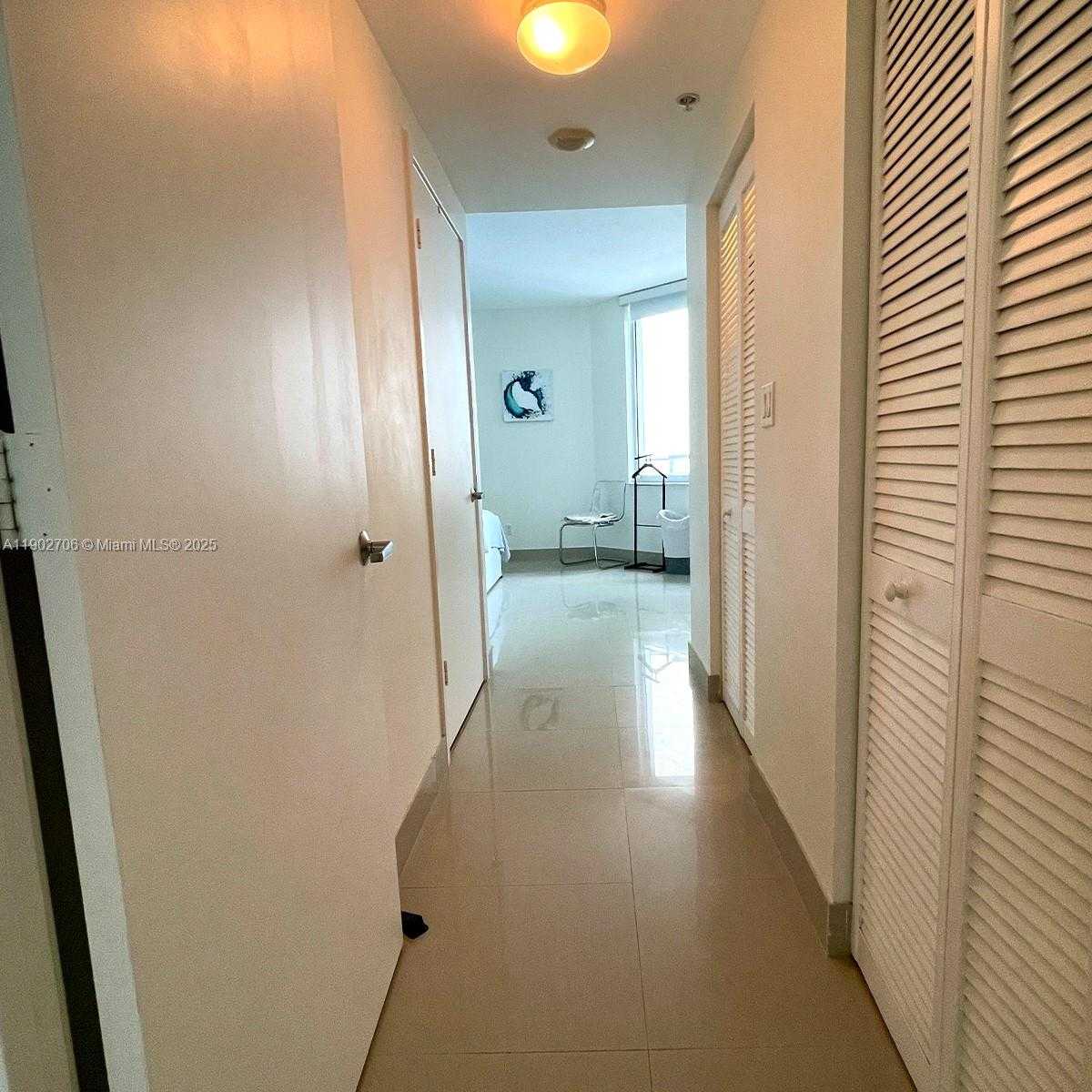 Small Image of 335 Biscayne Blvd, Miami, FL 33132, USA Number 16