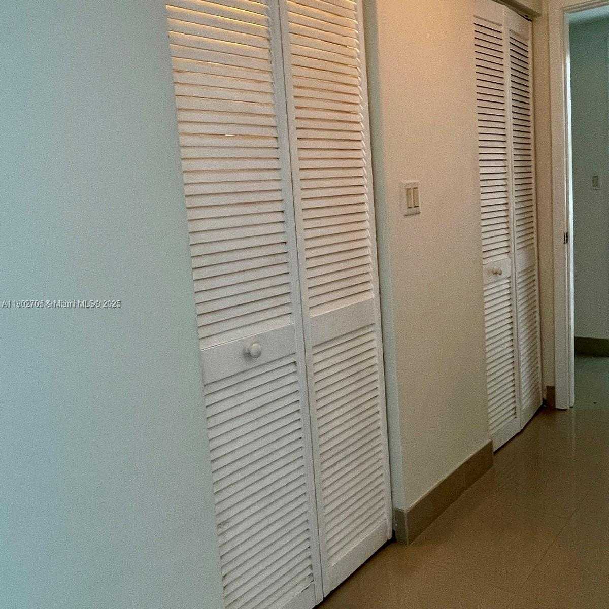 Small Image of 335 Biscayne Blvd, Miami, FL 33132, USA Number 20