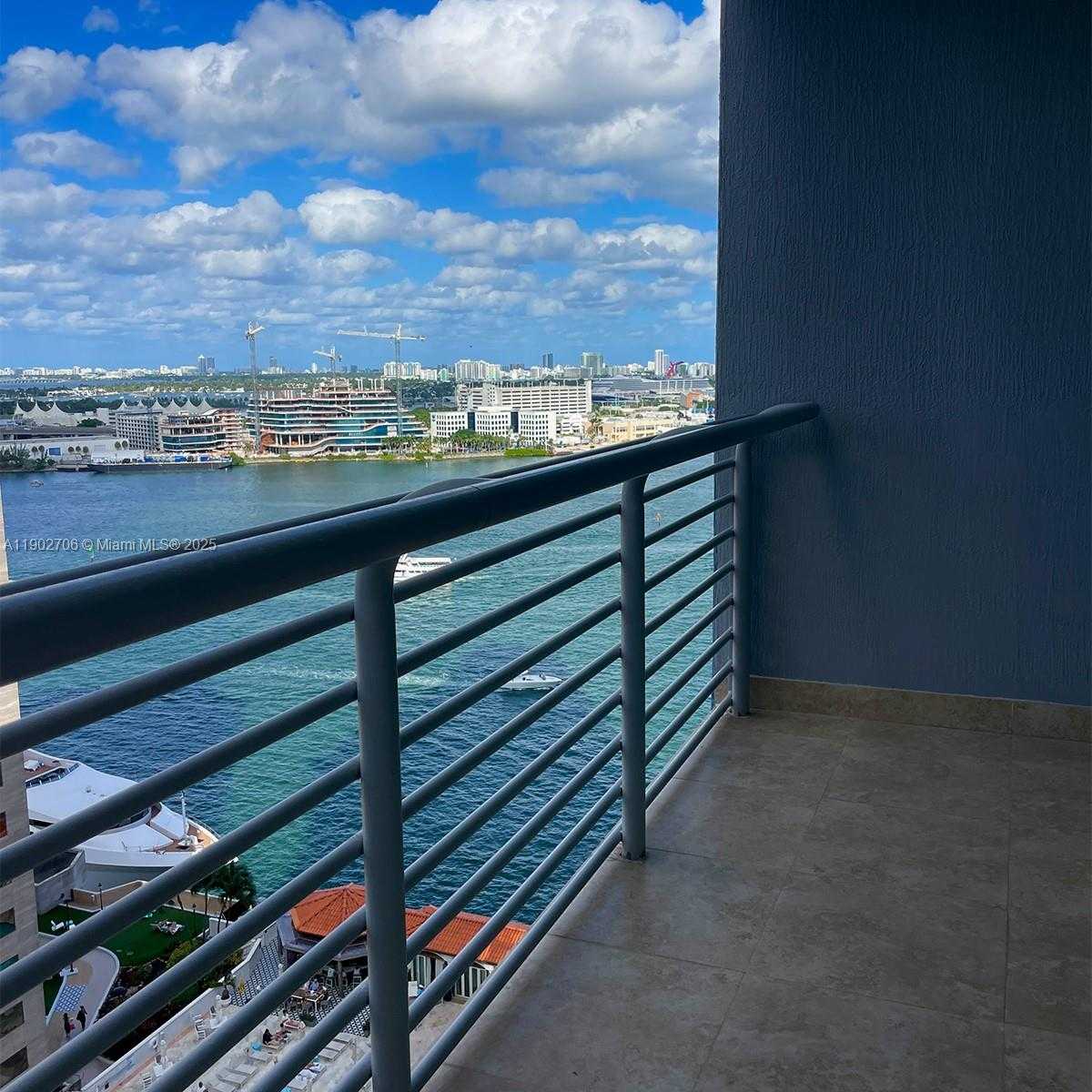 Small Image of 335 Biscayne Blvd, Miami, FL 33132, USA Number 24