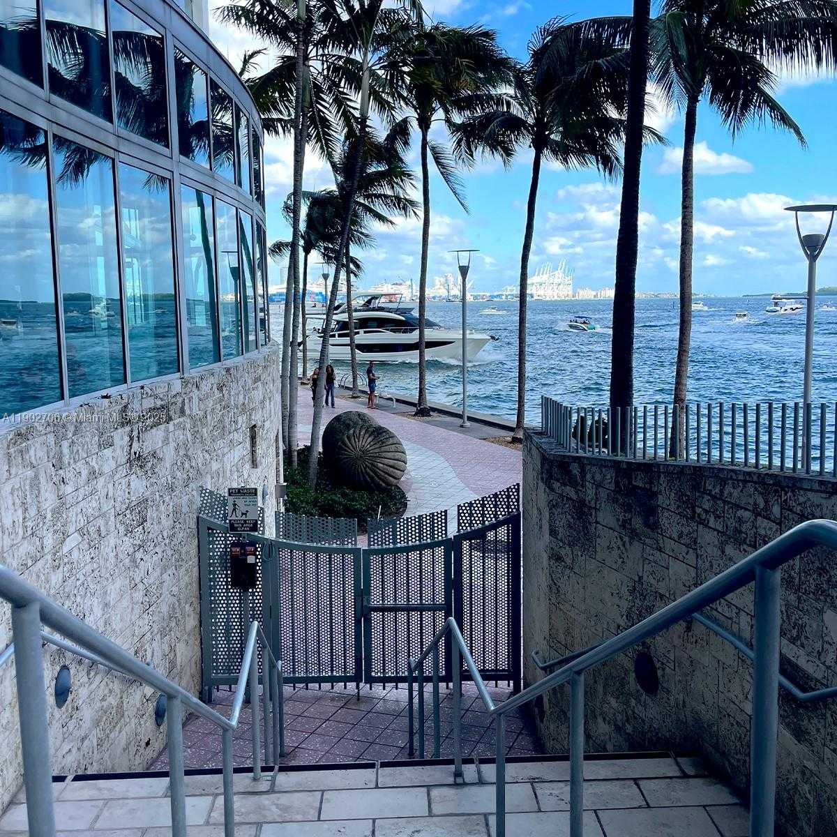 Small Image of 335 Biscayne Blvd, Miami, FL 33132, USA Number 26