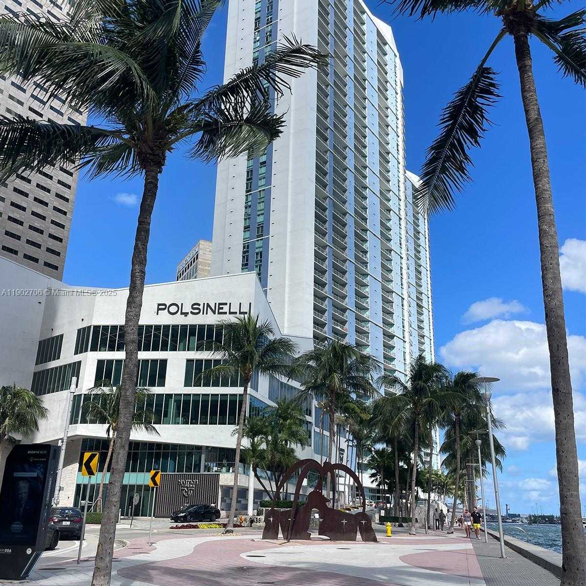 Small Image of 335 Biscayne Blvd, Miami, FL 33132, USA Number 5