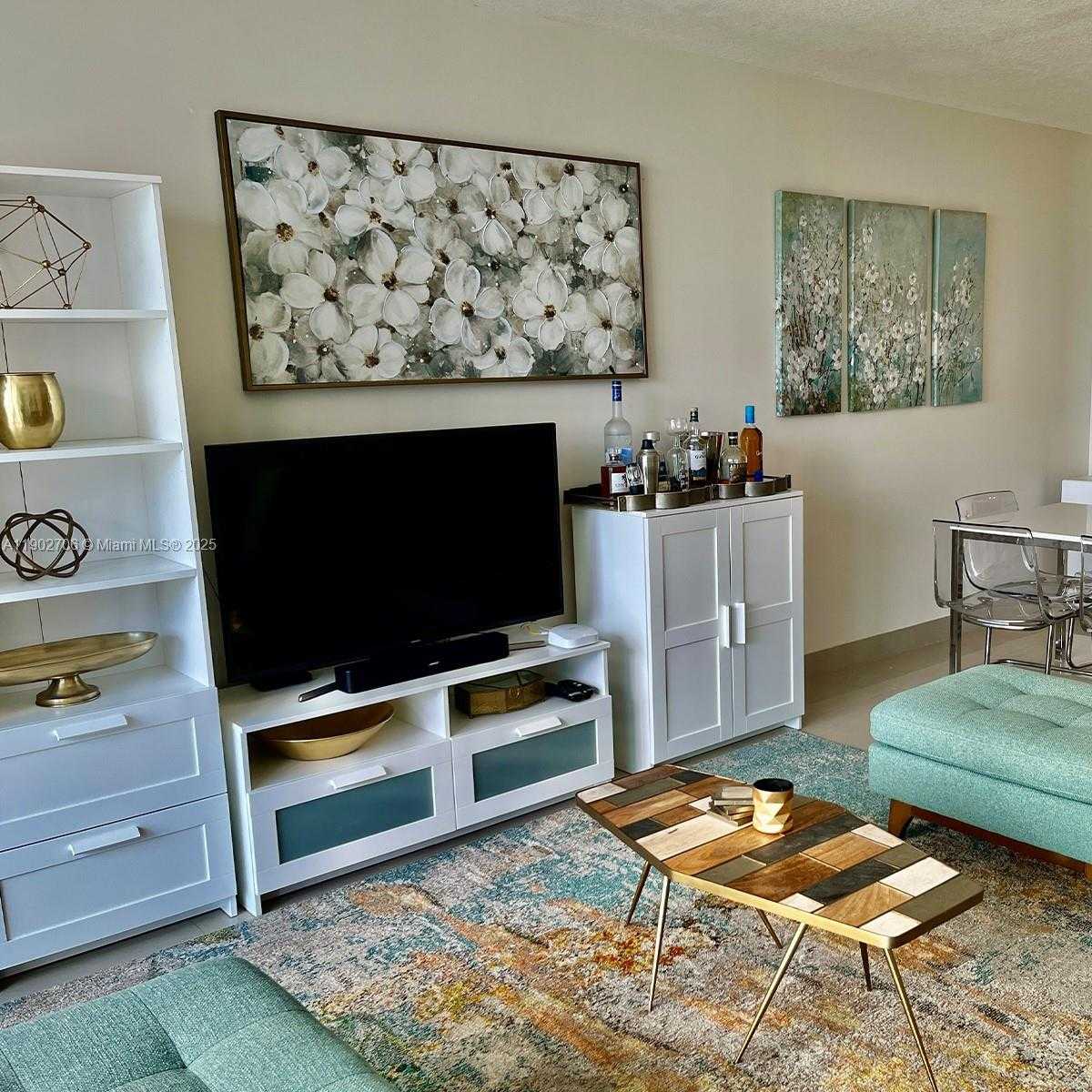 Small Image of 335 Biscayne Blvd, Miami, FL 33132, USA Number 9