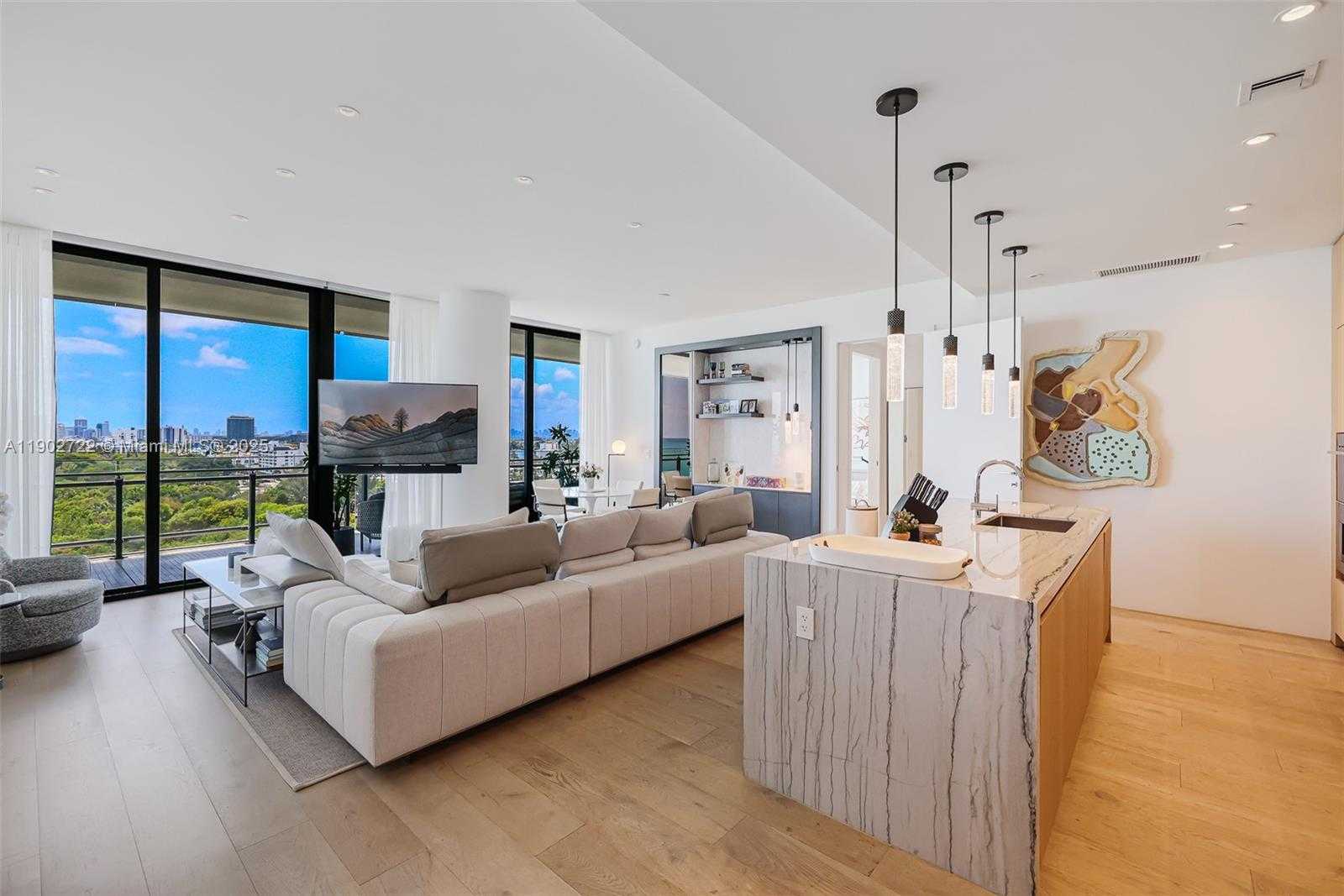 Imagen de Pequeño Objeto