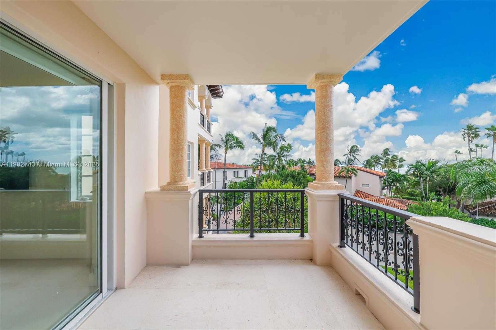 Small Image of 19236 FISHER ISLAND DR #19236, Miami Beach Number 25