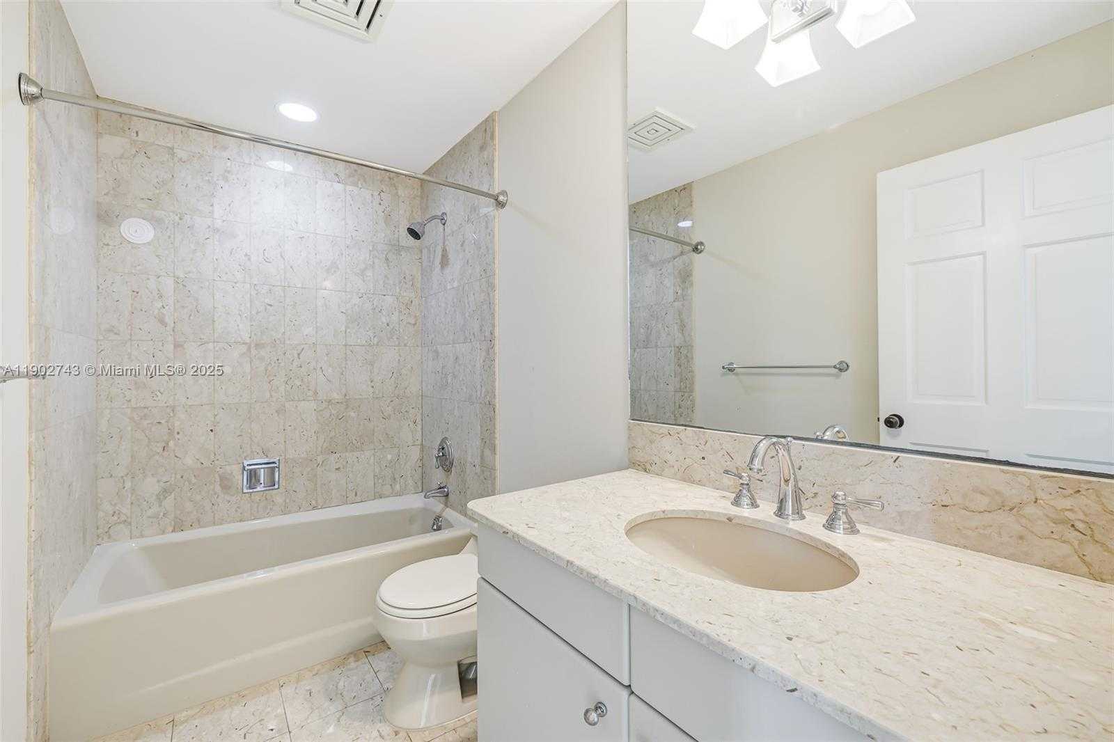 Small Image of 19236 FISHER ISLAND DR #19236, Miami Beach Number 31