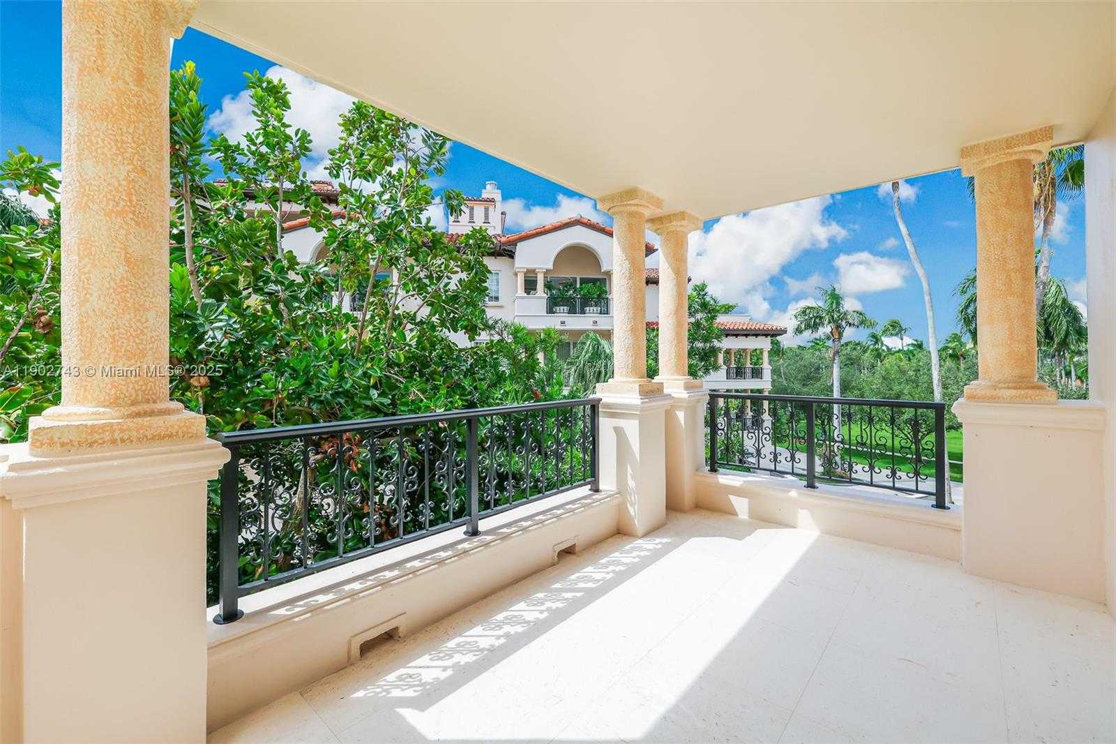 Small Image of 19236 FISHER ISLAND DR #19236, Miami Beach Number 35