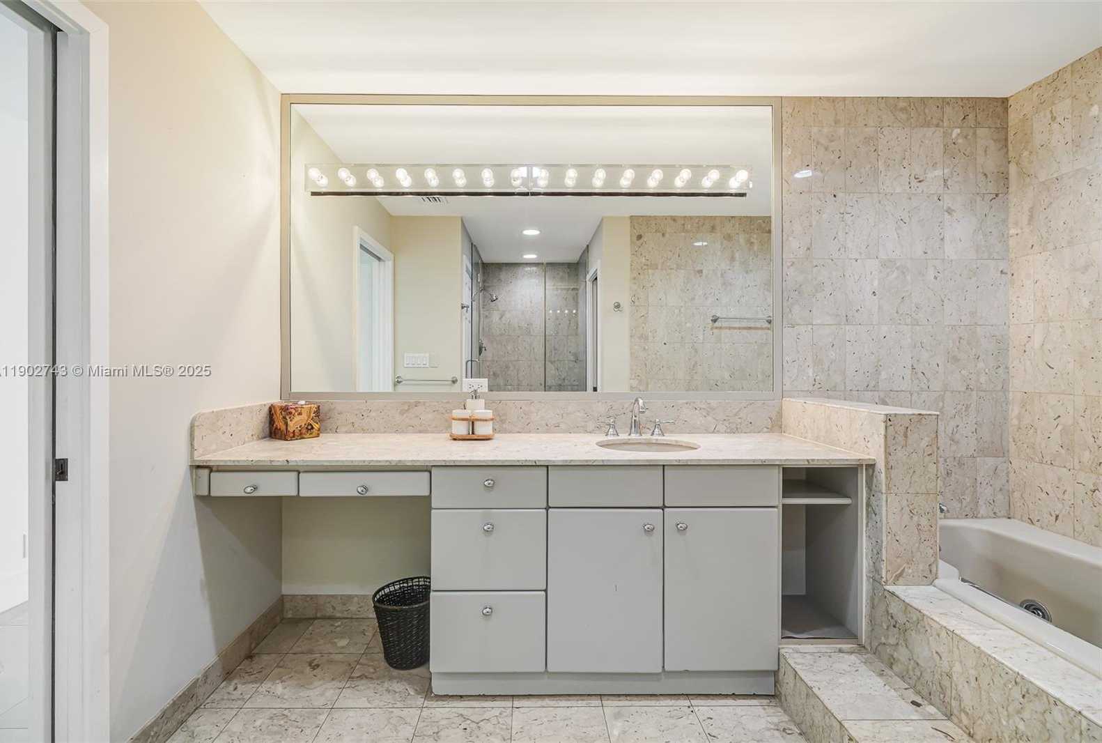 Small Image of 19236 FISHER ISLAND DR #19236, Miami Beach Number 39