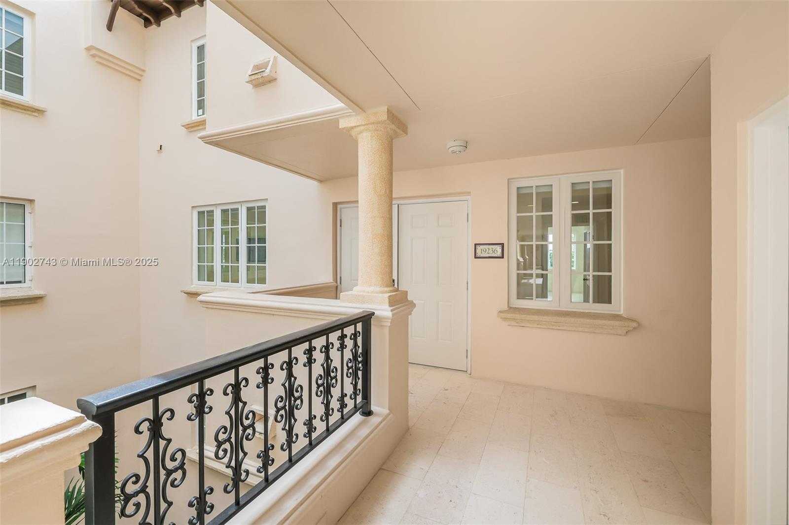 Small Image of 19236 FISHER ISLAND DR #19236, Miami Beach Number 4