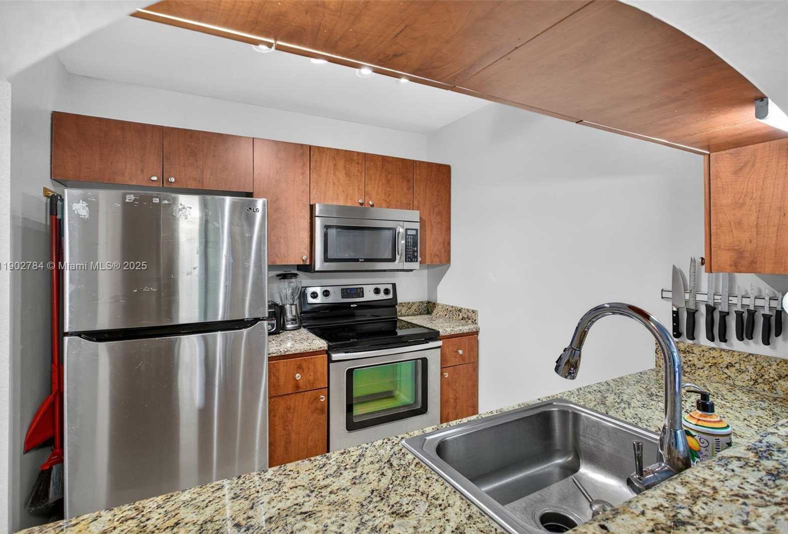 Small Image of 777 SOUTH FEDERAL HWY #RP305, Pompano Beach Number 7