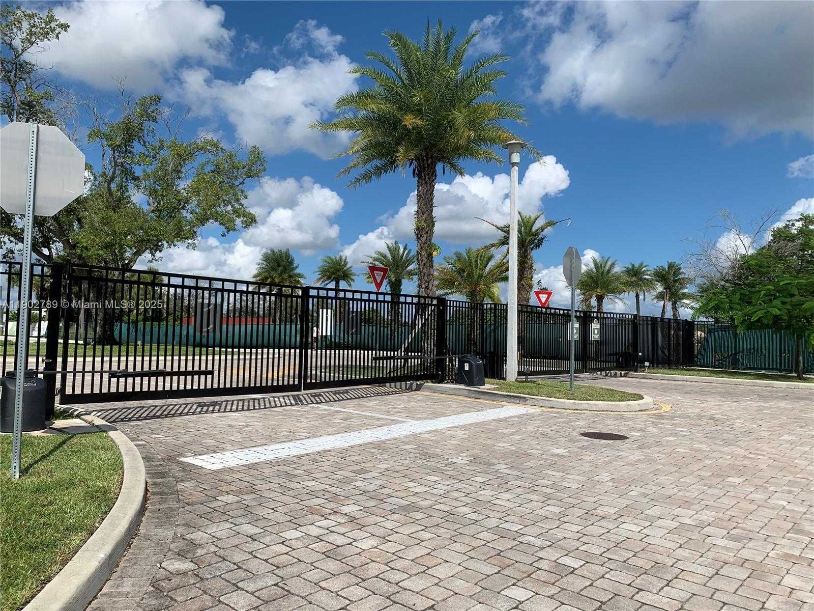 Small Image of 4416 NORTH WEST 9TH ST, Plantation Number 33