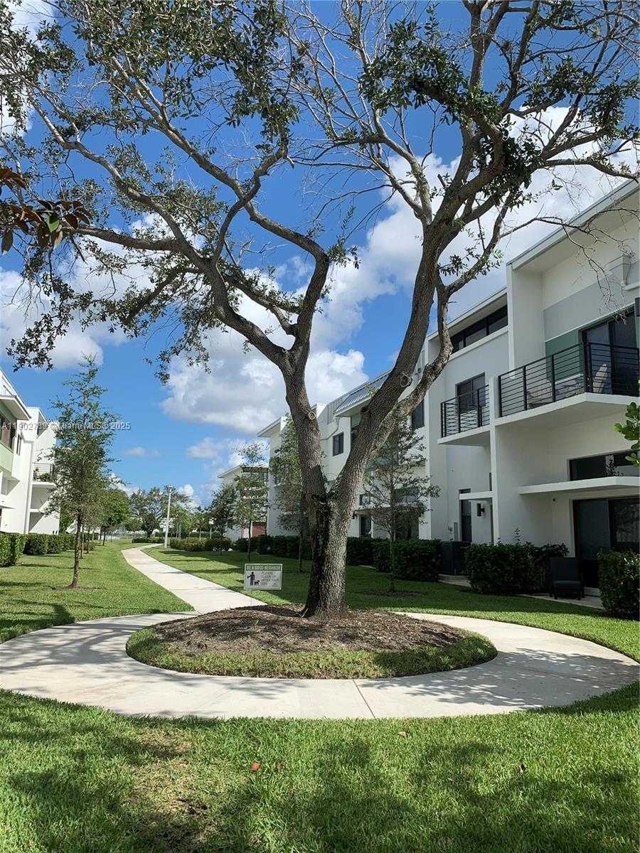Small Image of 4416 NORTH WEST 9TH ST, Plantation Number 35