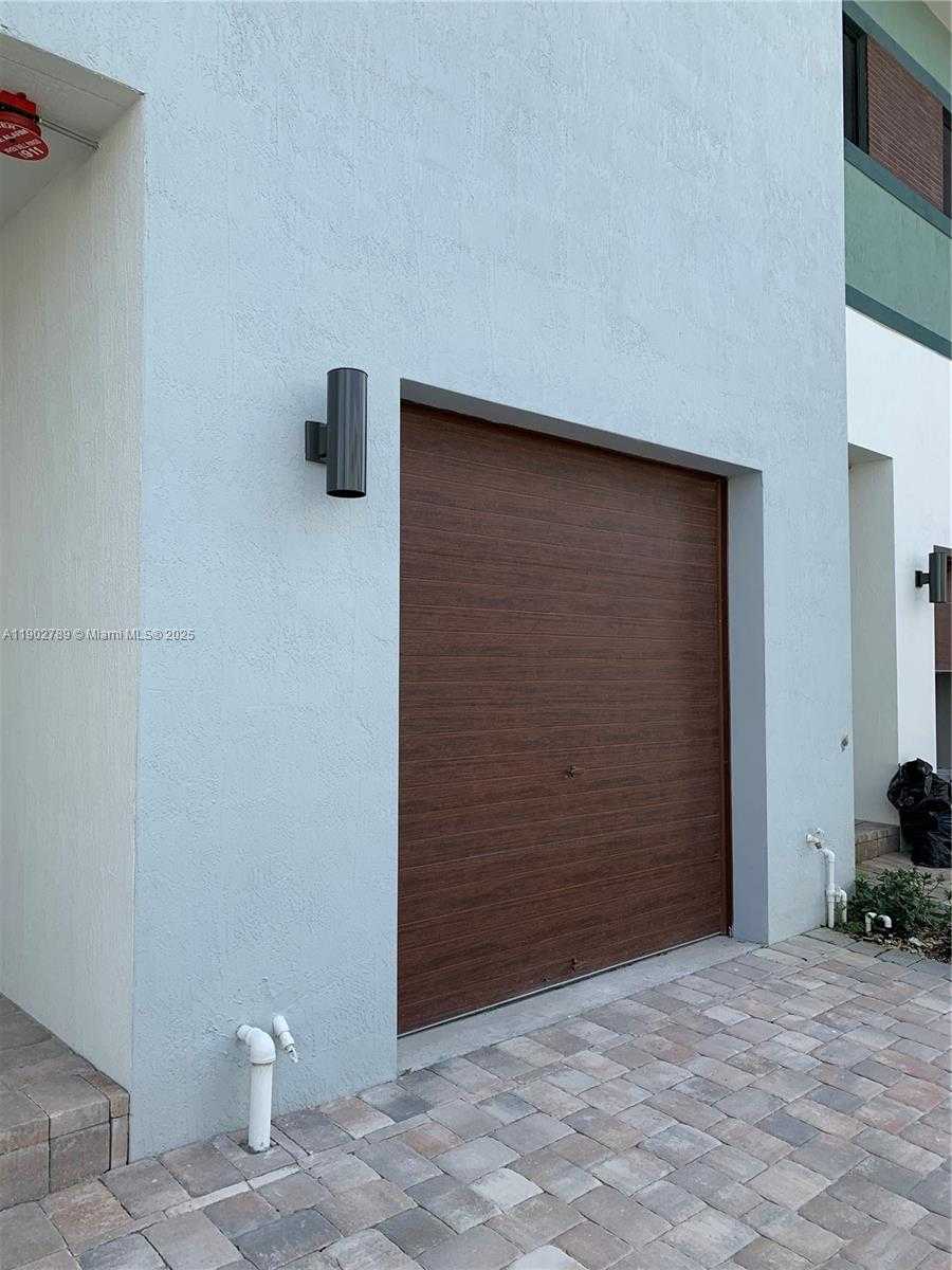 Small Image of 4416 NORTH WEST 9TH ST, Plantation Number 4