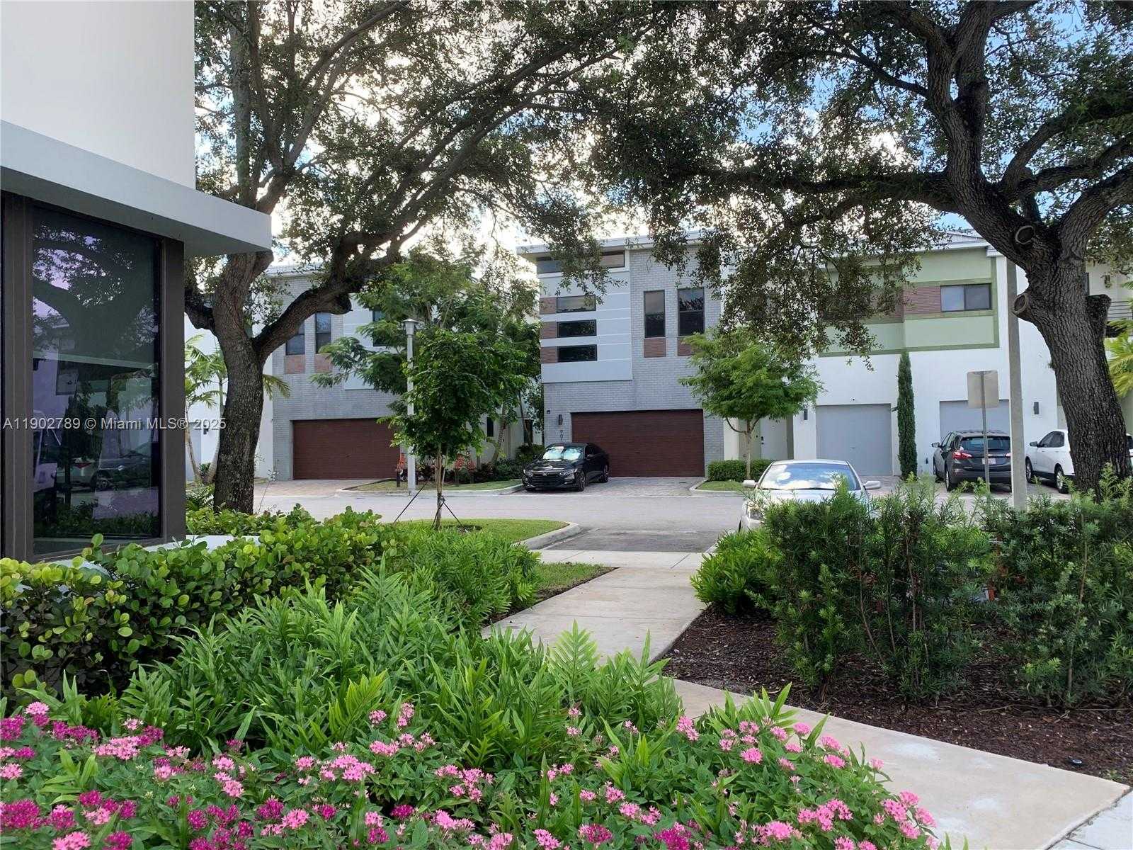 Small Image of 4416 NORTH WEST 9TH ST, Plantation Number 43