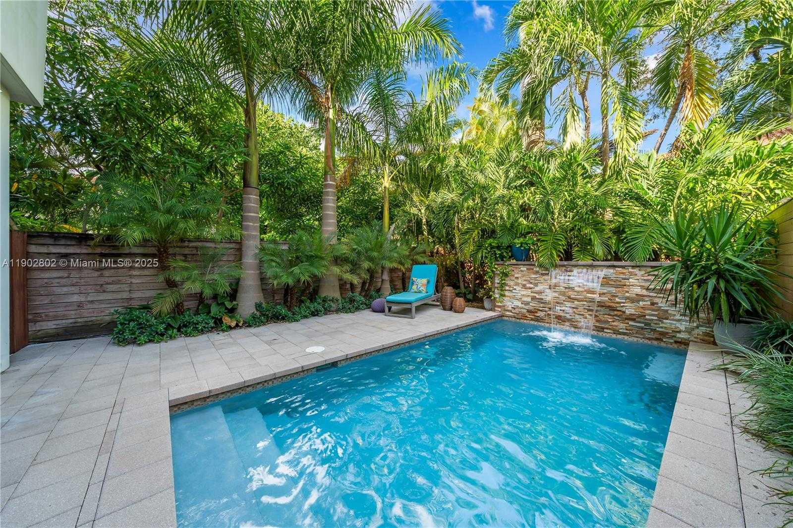 Imagen de Pequeño Objeto