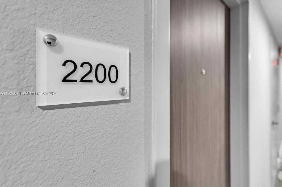 Small Image of 2555 COLLINS AVE #2200, Miami Beach Number 11