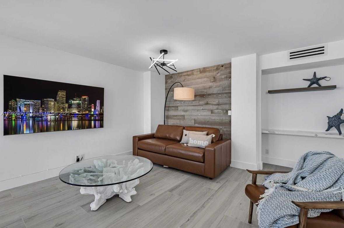 Small Image of 2555 COLLINS AVE #2200, Miami Beach Number 17