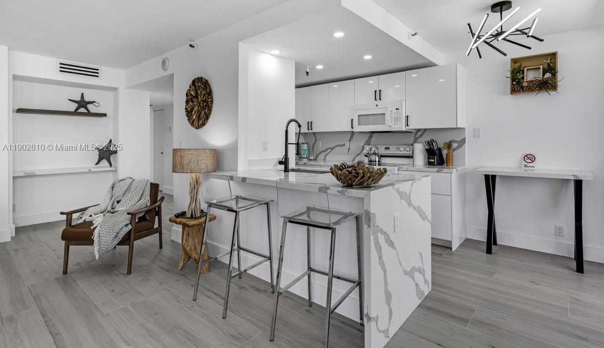 Small Image of 2555 COLLINS AVE #2200, Miami Beach Number 19