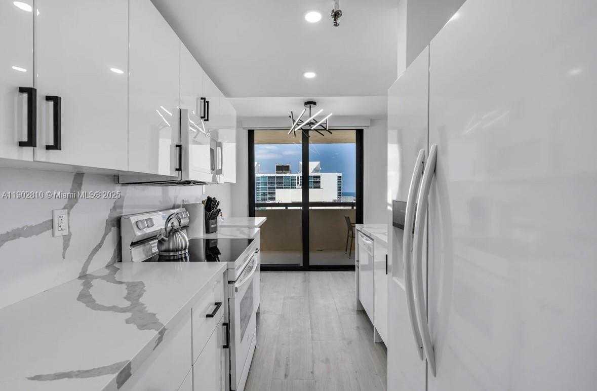 Small Image of 2555 COLLINS AVE #2200, Miami Beach Number 20