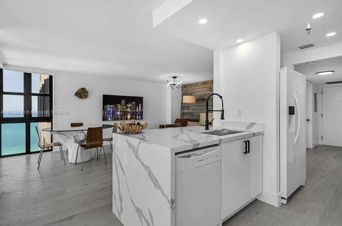 Small Image of 2555 COLLINS AVE #2200, Miami Beach Number 21