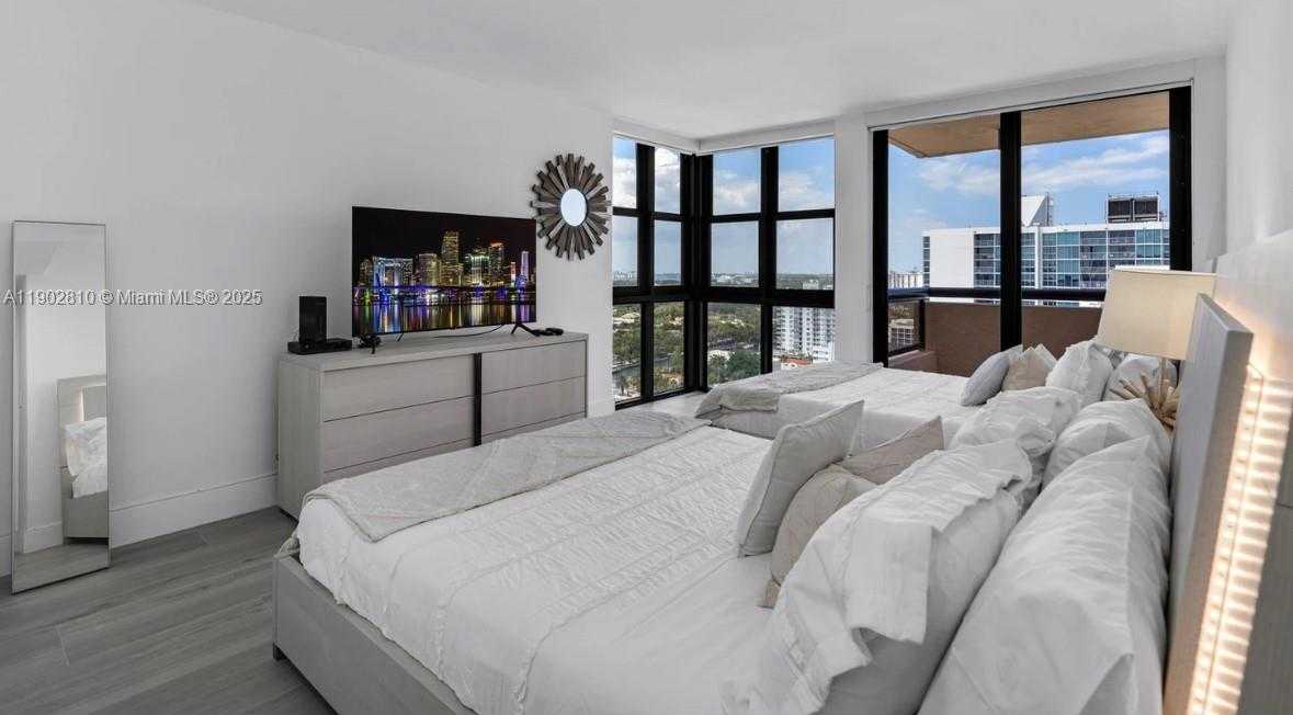 Small Image of 2555 COLLINS AVE #2200, Miami Beach Number 23