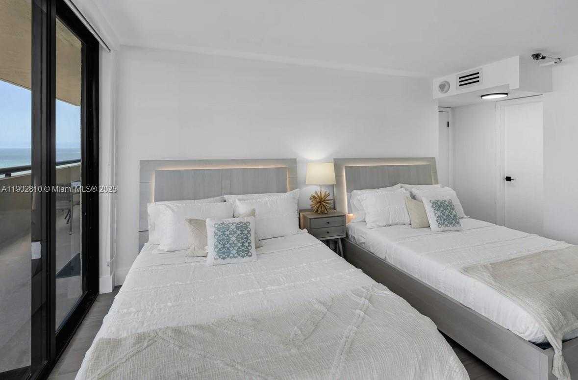 Small Image of 2555 COLLINS AVE #2200, Miami Beach Number 25