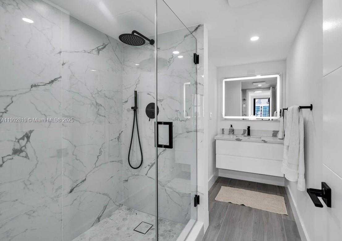 Small Image of 2555 COLLINS AVE #2200, Miami Beach Number 26