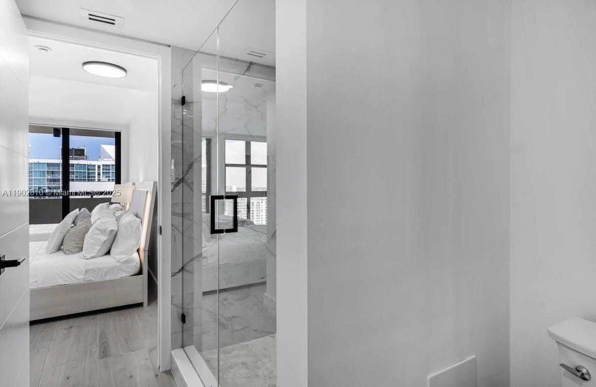 Small Image of 2555 COLLINS AVE #2200, Miami Beach Number 27