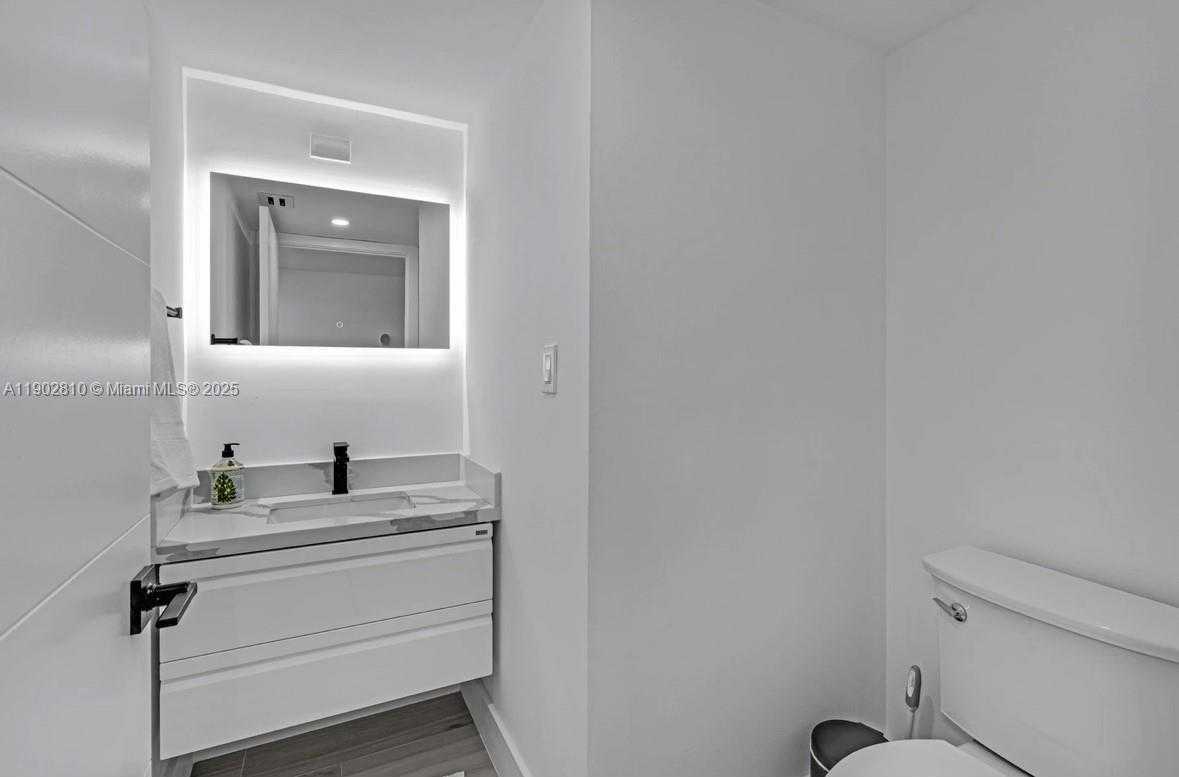 Small Image of 2555 COLLINS AVE #2200, Miami Beach Number 28