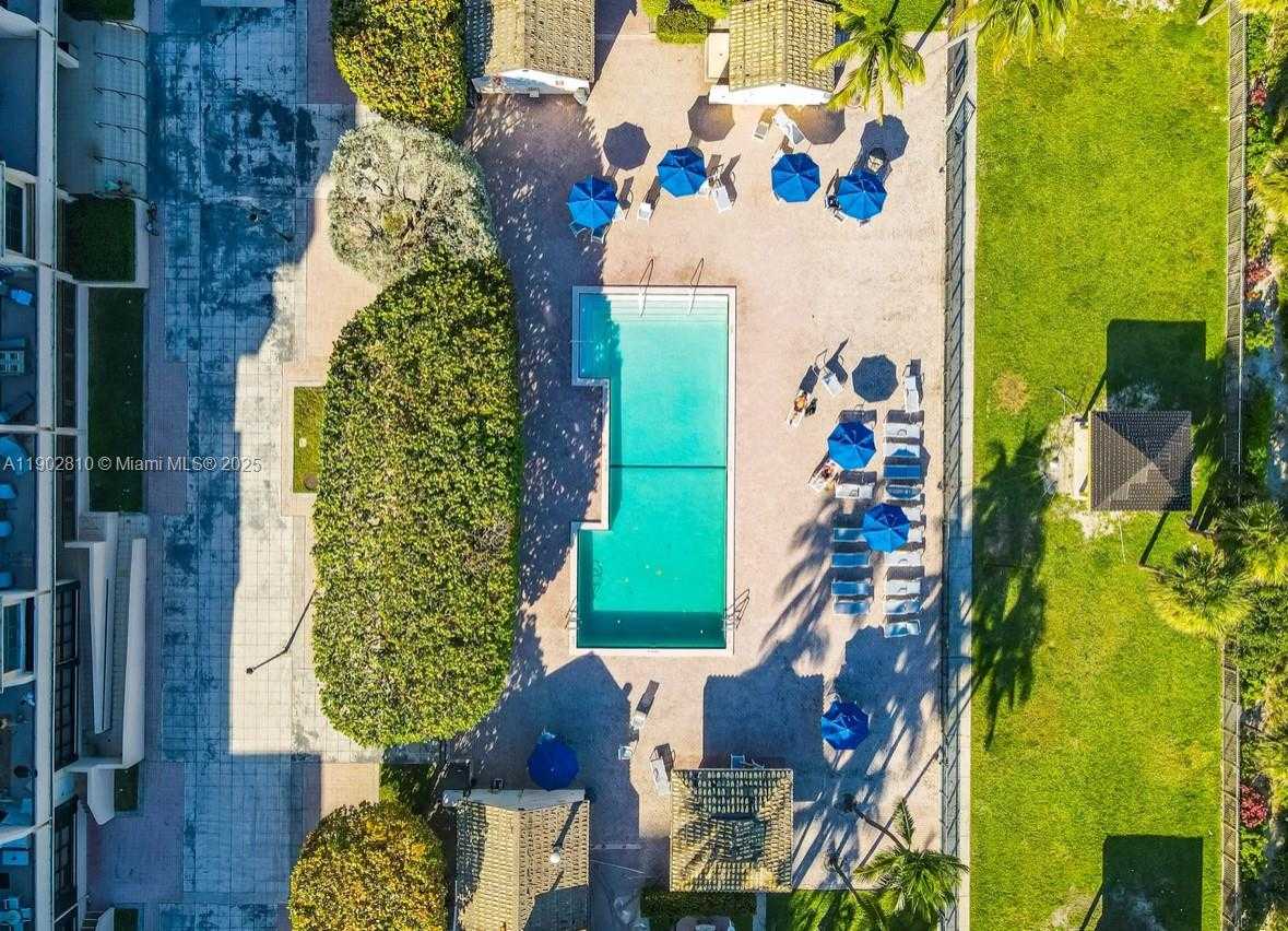 Small Image of 2555 COLLINS AVE #2200, Miami Beach Number 5