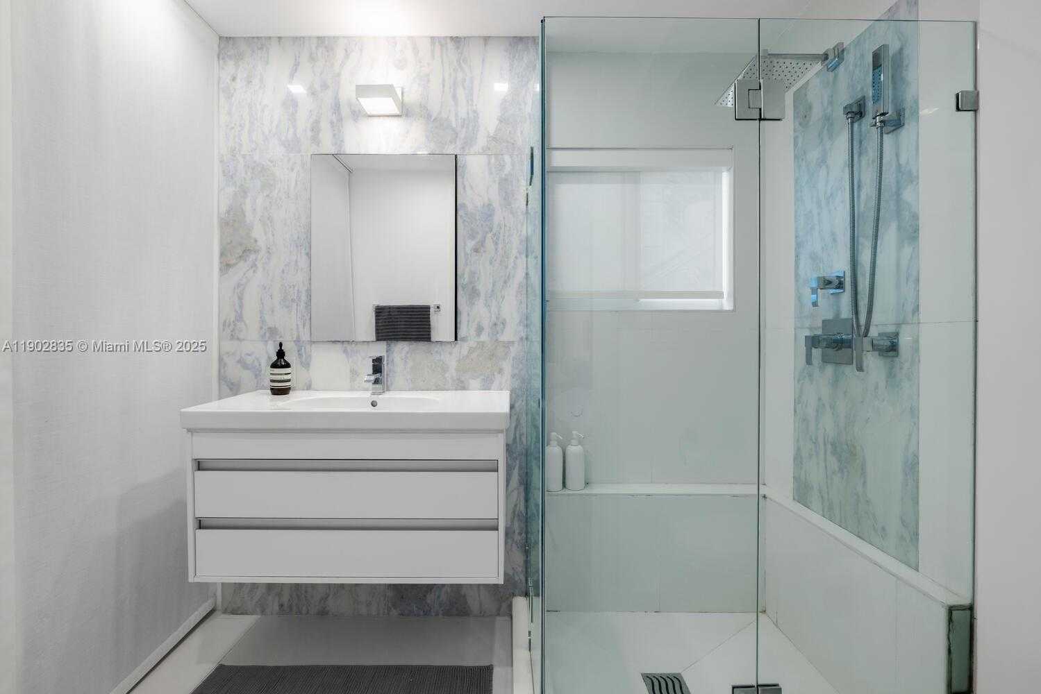 Imagen de Pequeño Objeto