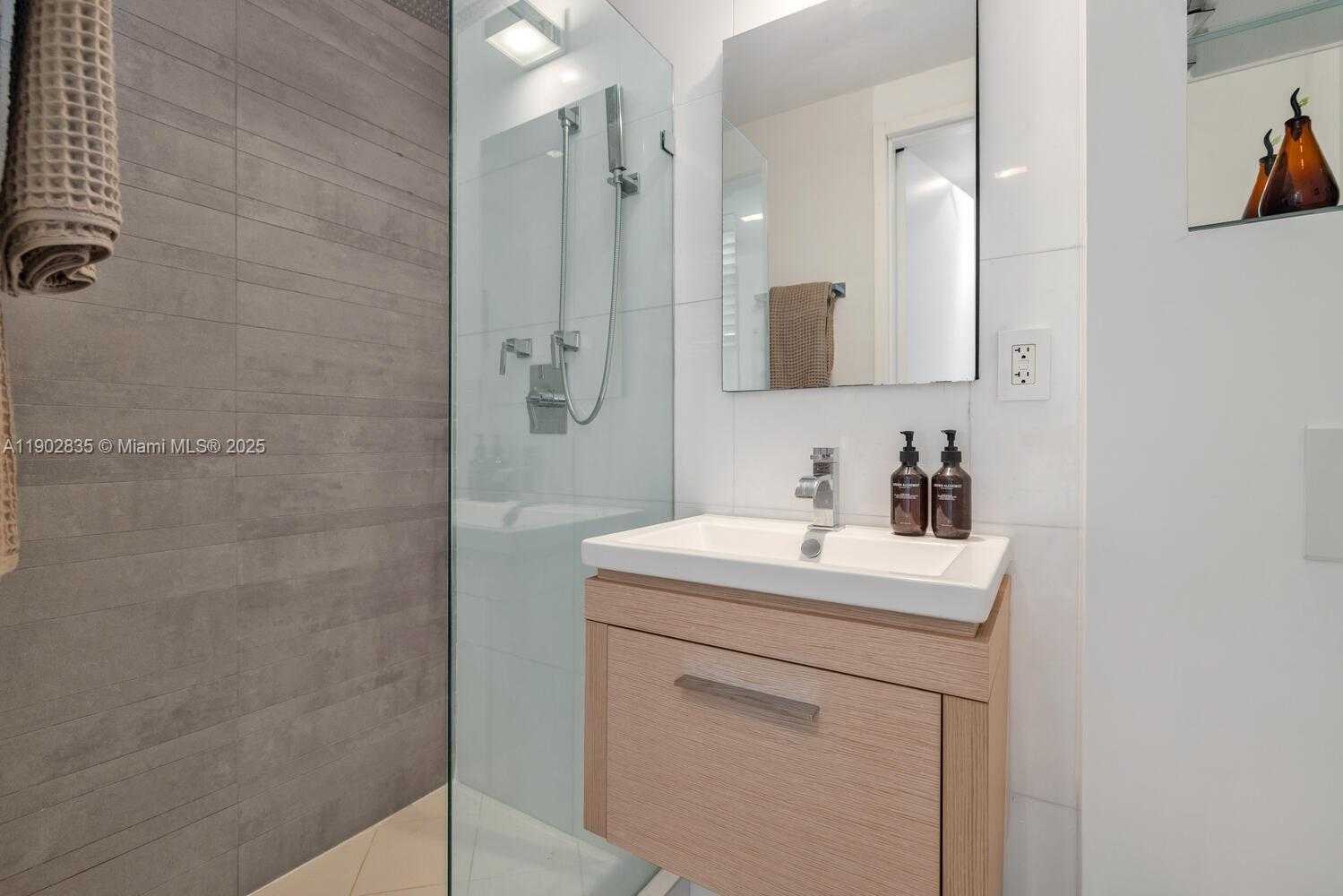 Imagen de Pequeño Objeto