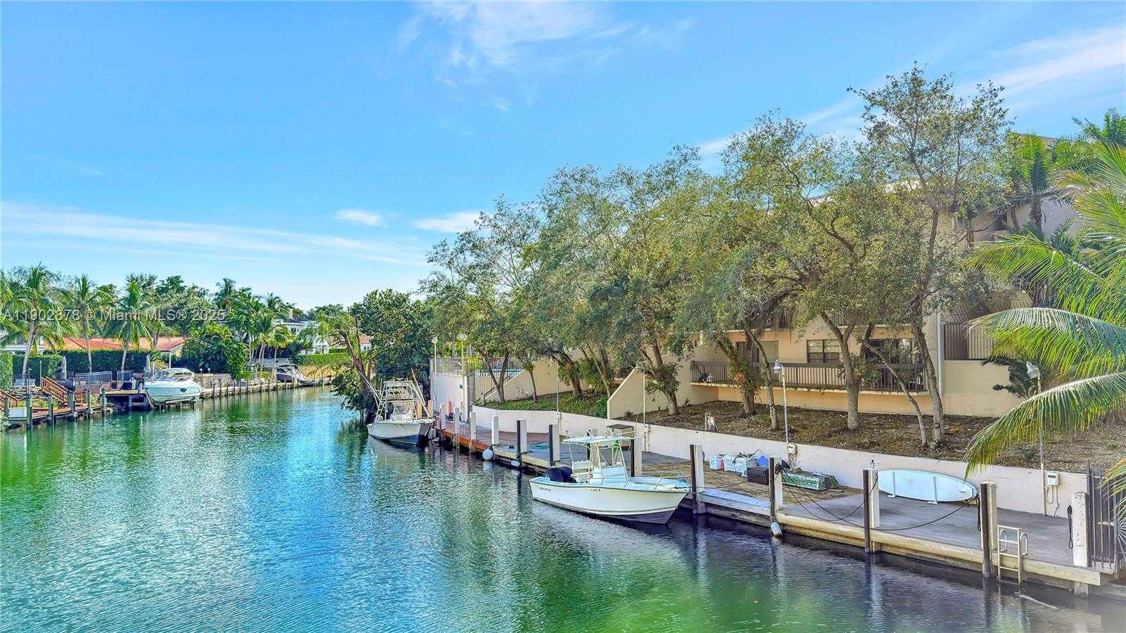 Small Image of 5201 ORDUNA DR #15, Coral Gables Number 4