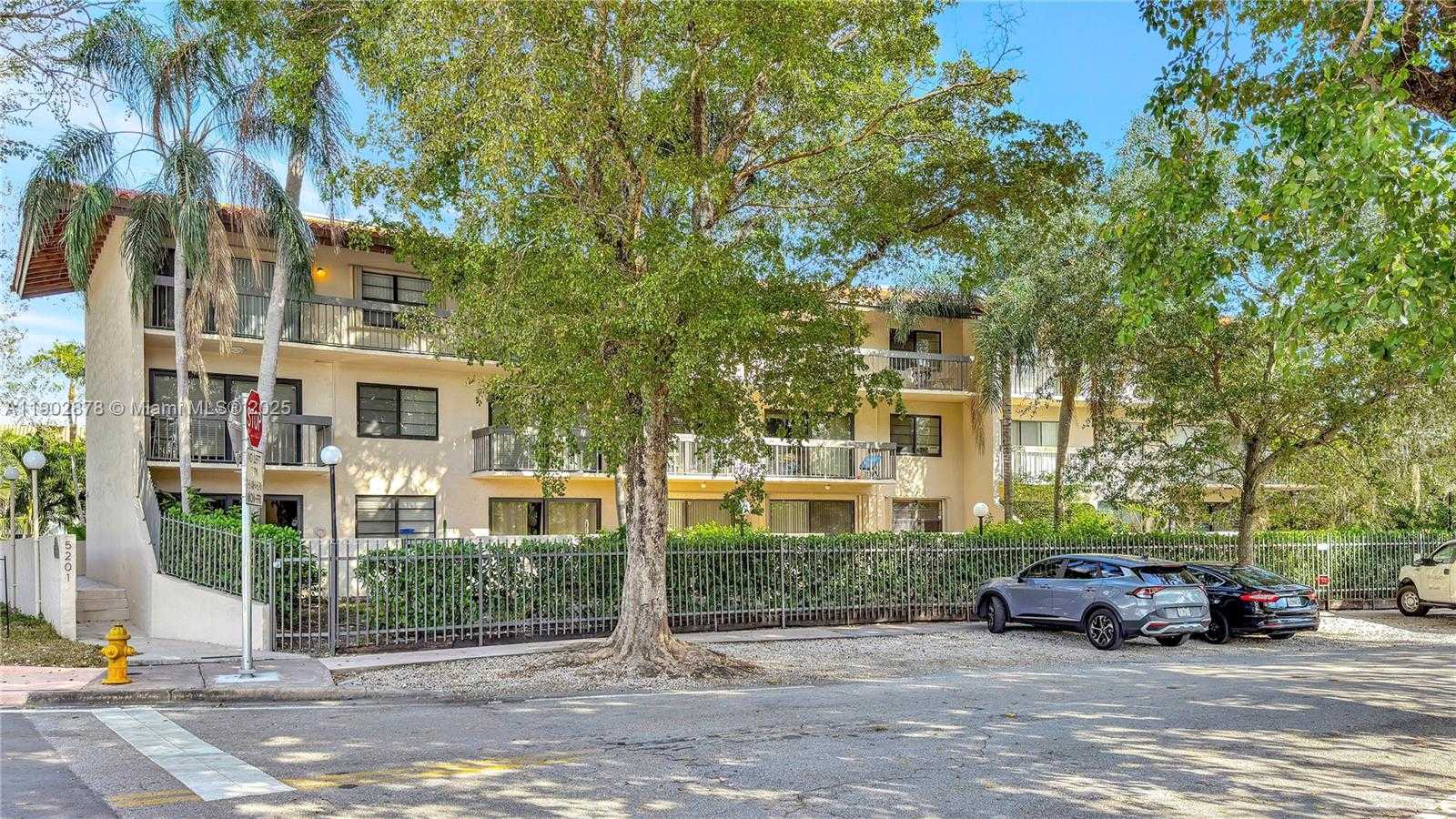 Small Image of 5201 ORDUNA DR #15, Coral Gables Number 5