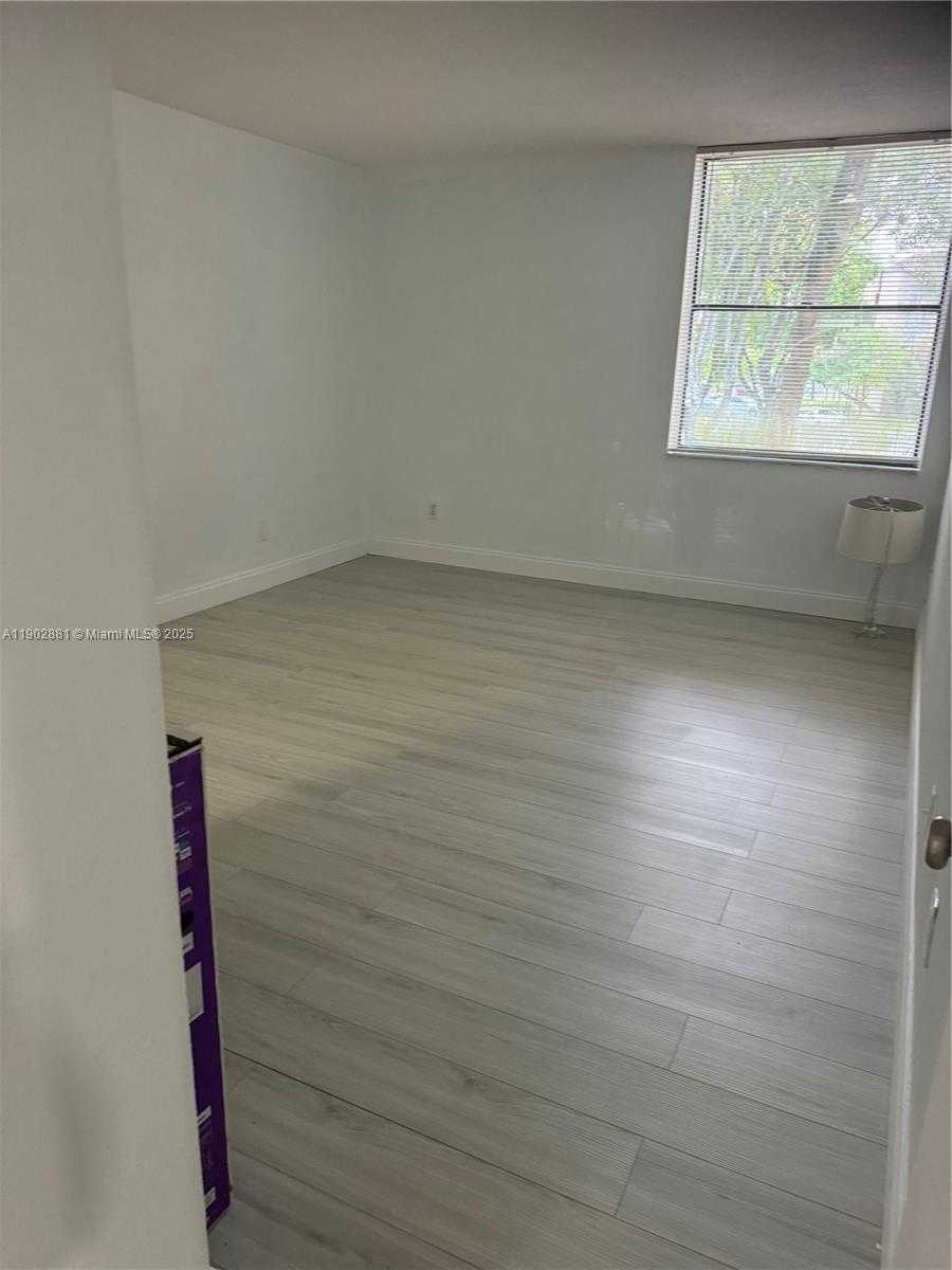 Small Image of 14311 NORTH KENDALL DR #206A, Miami Number 11