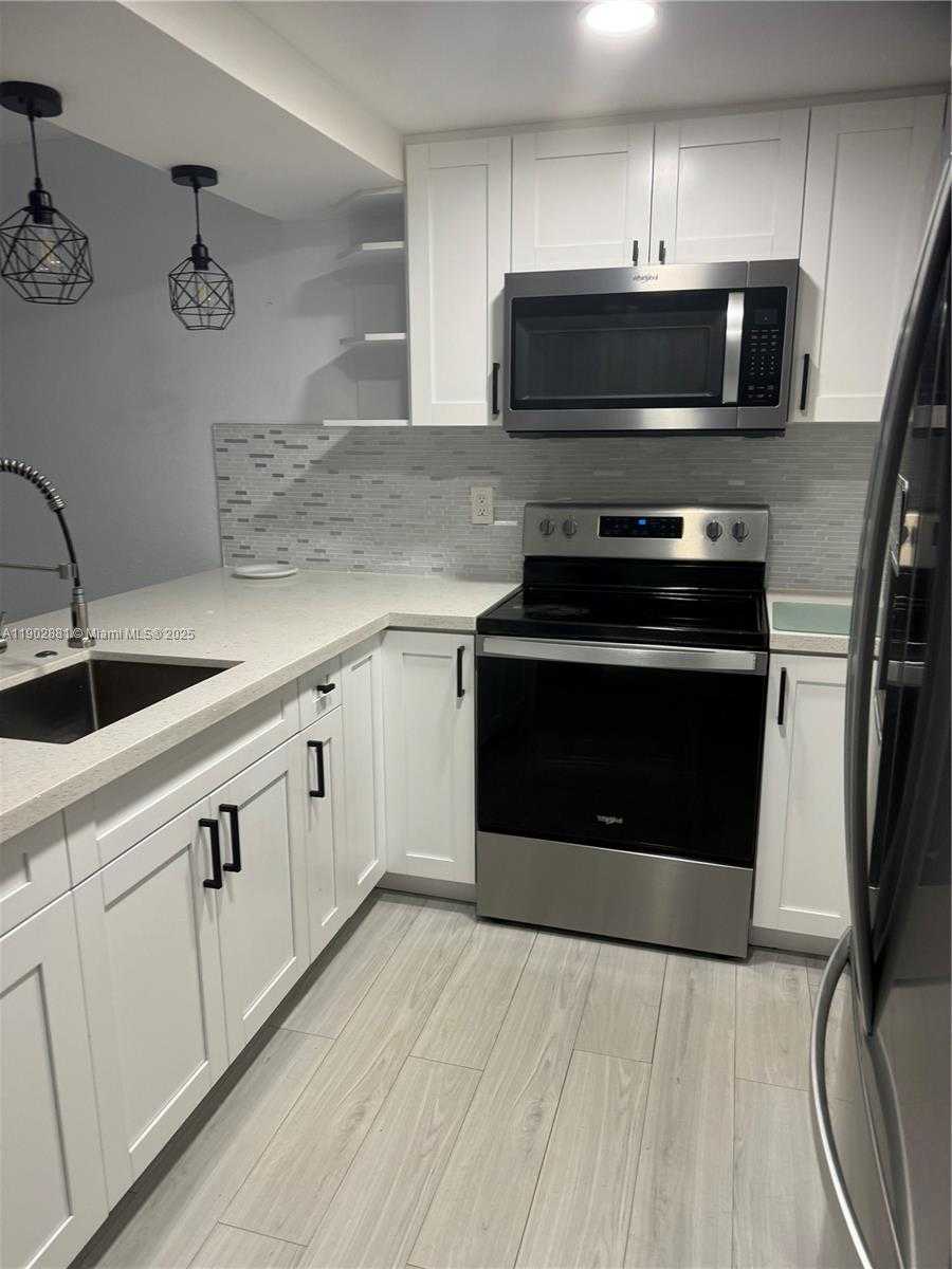 Small Image of 14311 NORTH KENDALL DR #206A, Miami Number 3