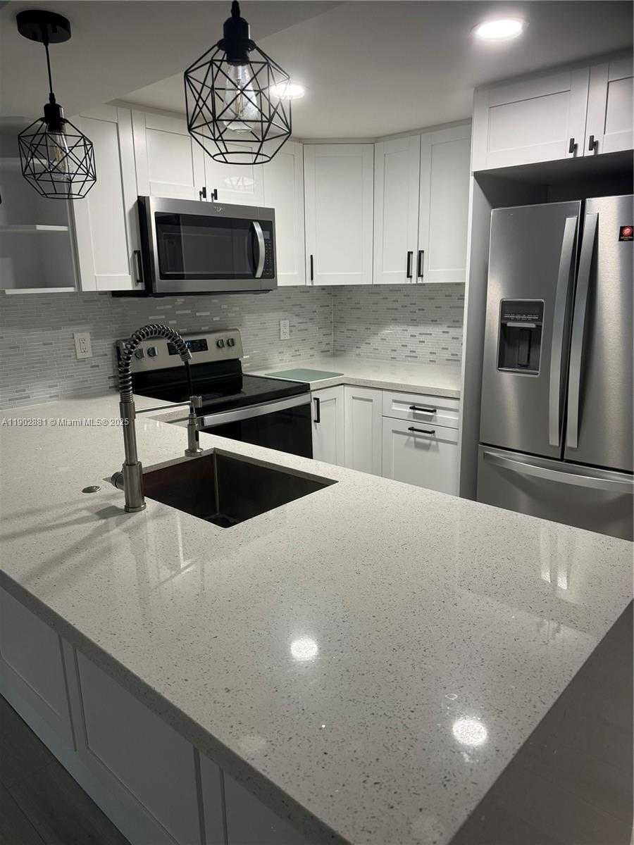 Small Image of 14311 NORTH KENDALL DR #206A, Miami Number 4