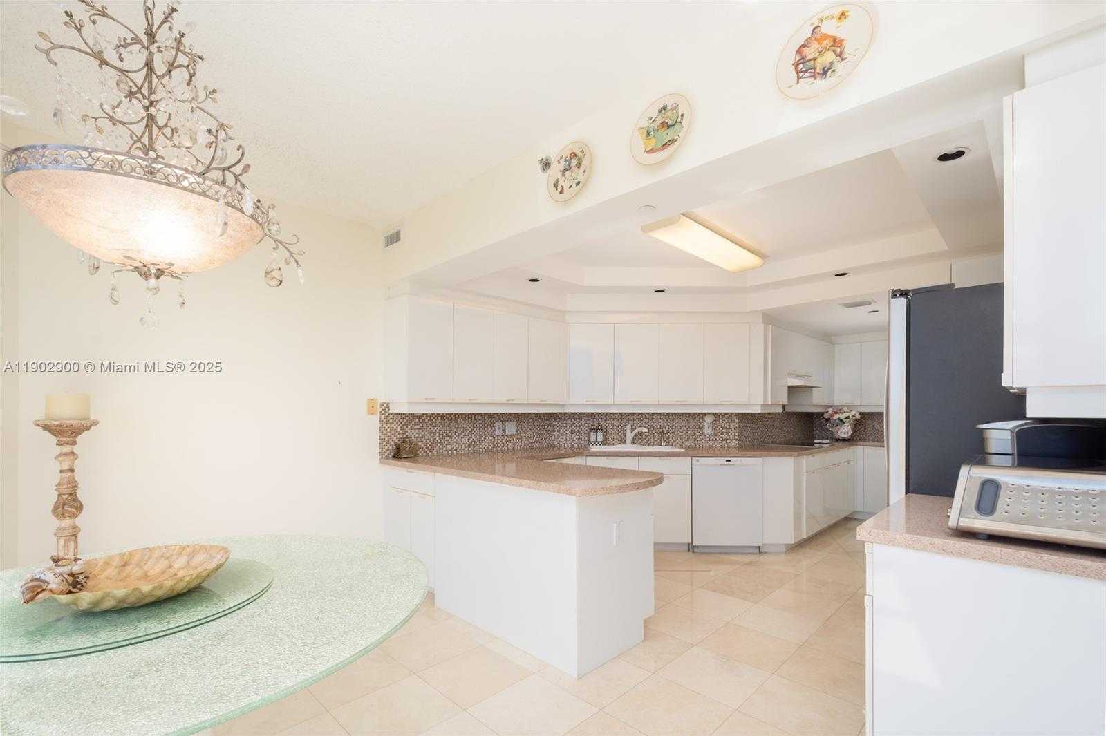 Small Image of 2000 ISLAND BLVD #1109, Aventura Number 2