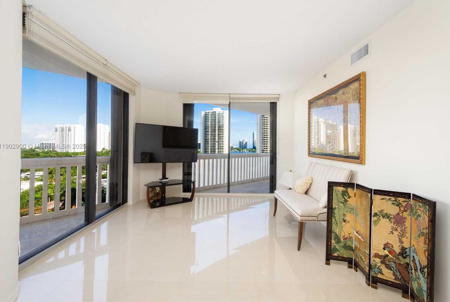 Small Image of 2000 ISLAND BLVD #1109, Aventura Number 4