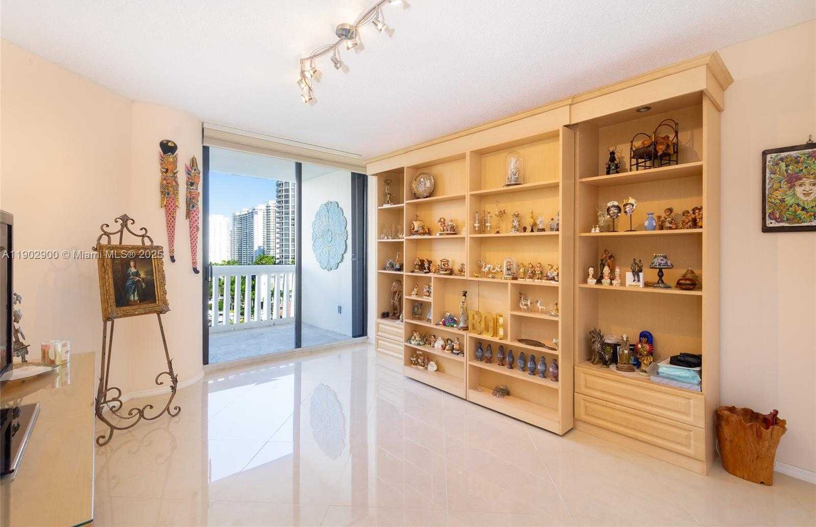 Small Image of 2000 ISLAND BLVD #1109, Aventura Number 7