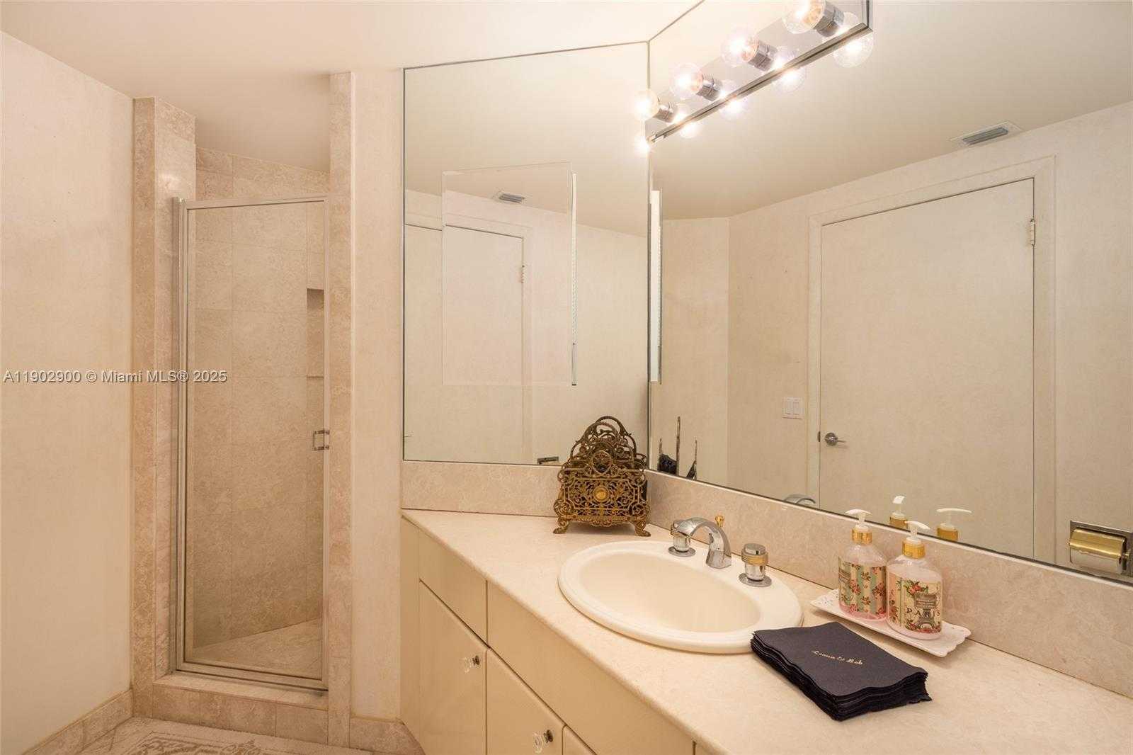 Small Image of 2000 ISLAND BLVD #1109, Aventura Number 9