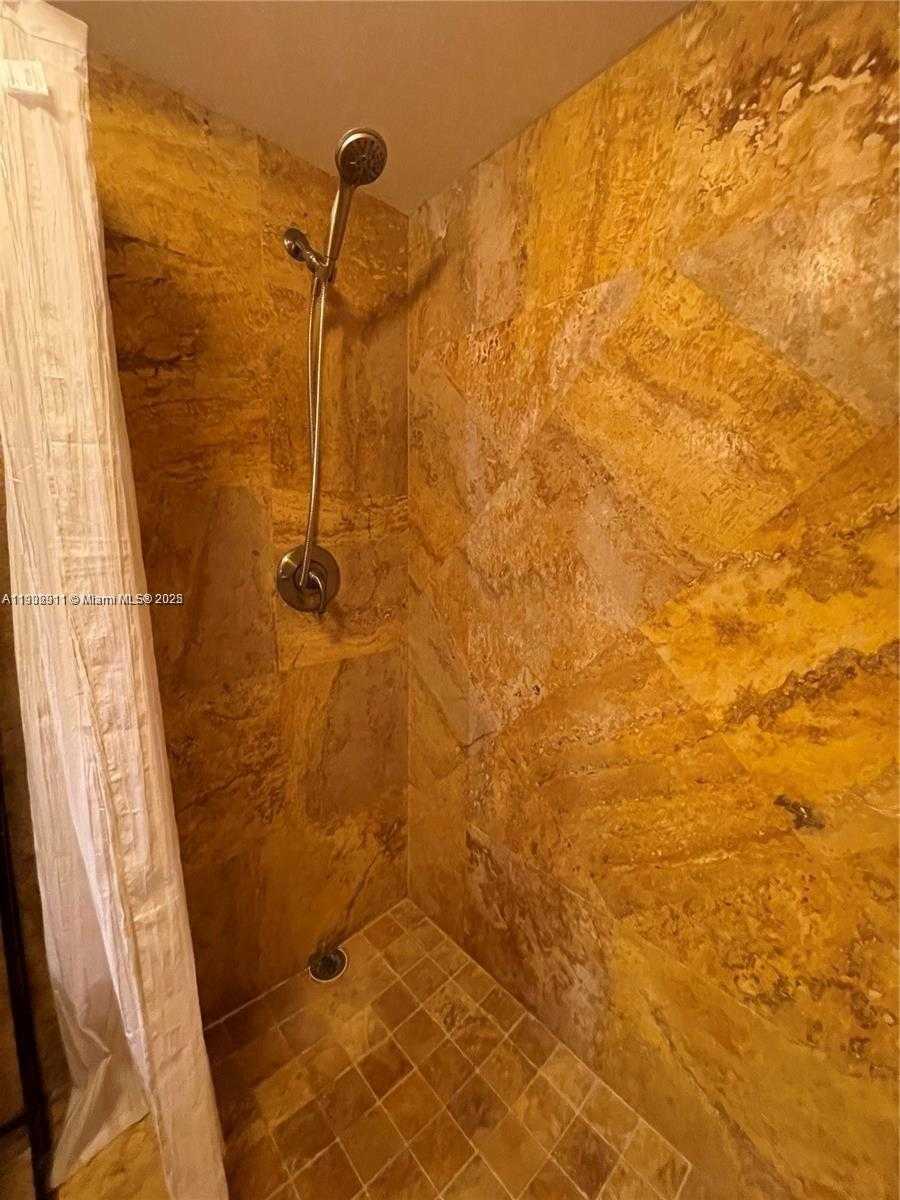 Small Image of 600 THREE ISLANDS BLVD #1814, Hallandale Beach Number 10