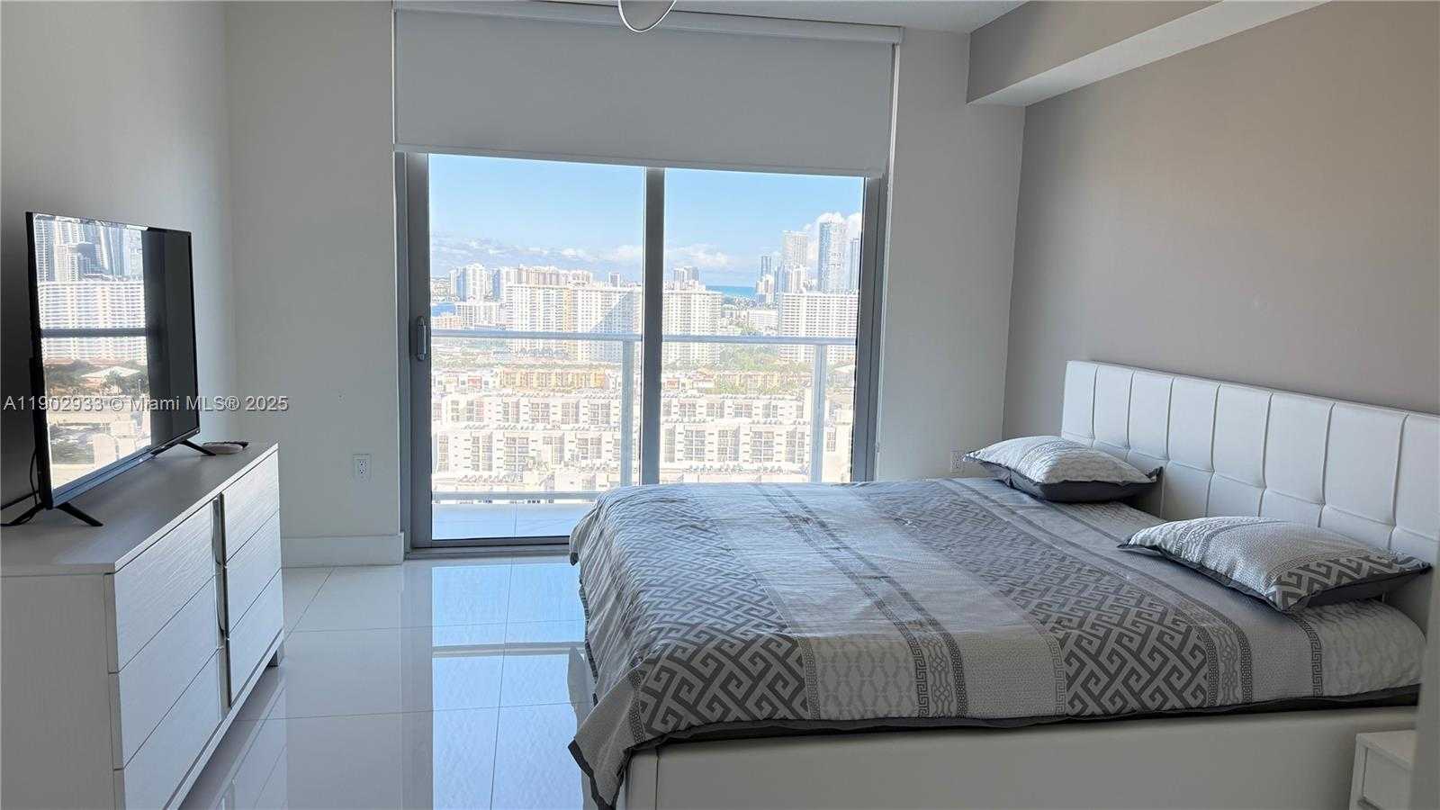 Small Image of Sunny Isles Beach Number 17