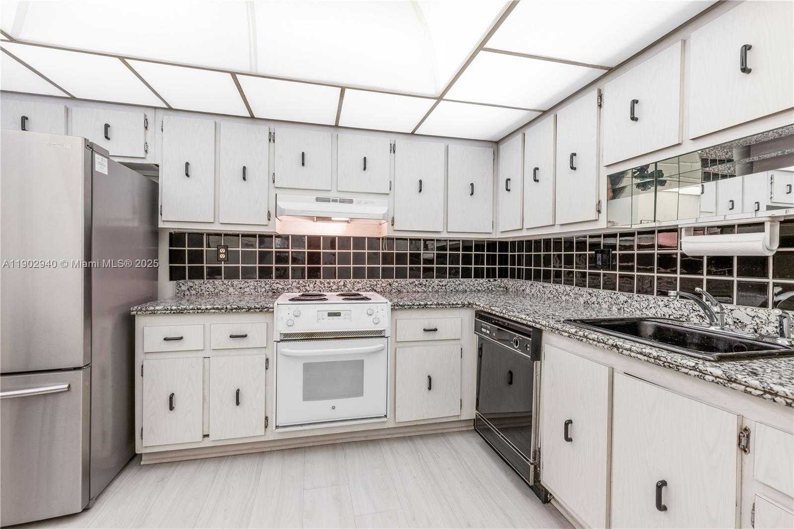 Small Image of 600 THREE ISLANDS BLVD #1522, Hallandale Beach Number 11