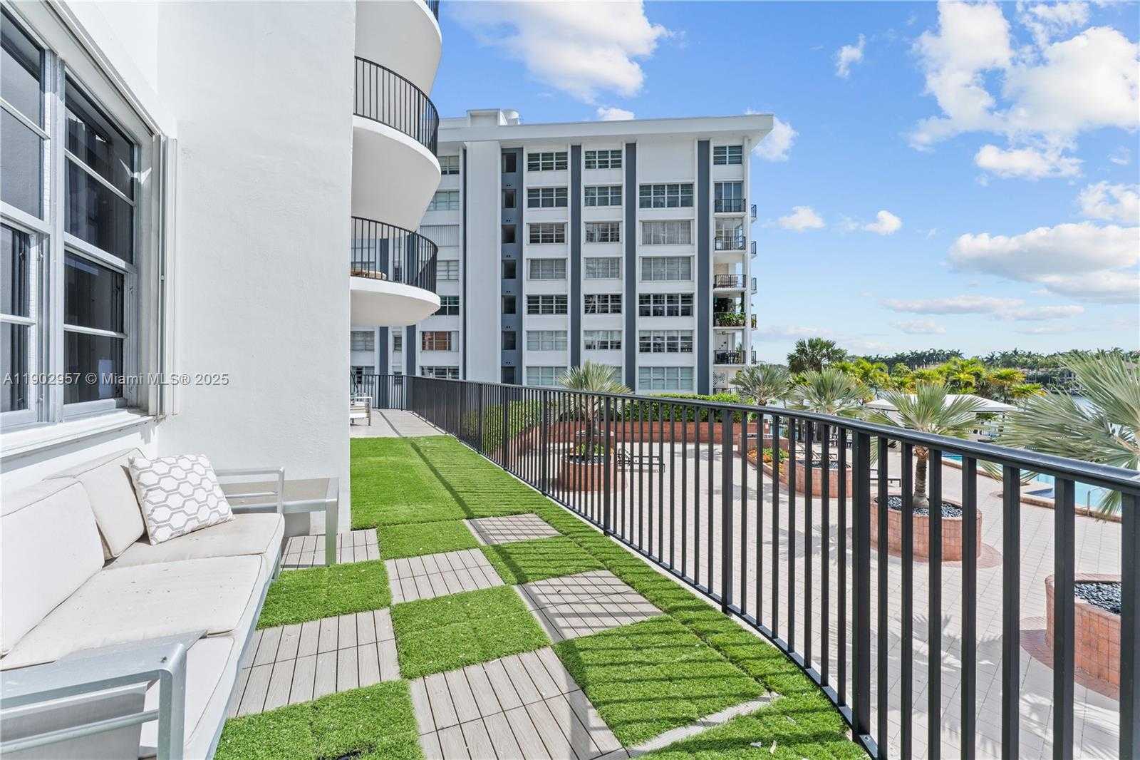 Small Image of 5660 COLLINS AVE #2A, Miami Beach Number 21